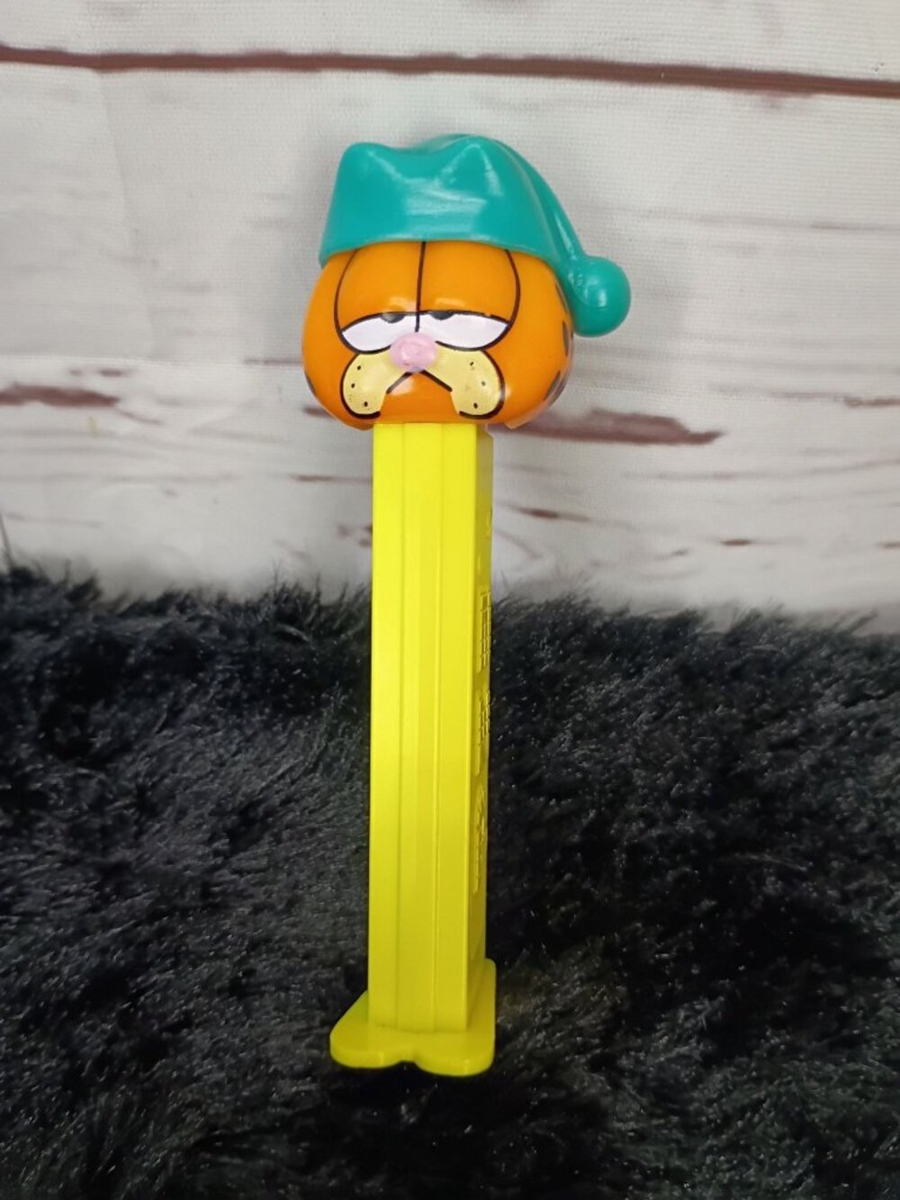 Vintage Pez Candy‎ Dispenser Sleepy Garfield Character Yellow Stem Collectible